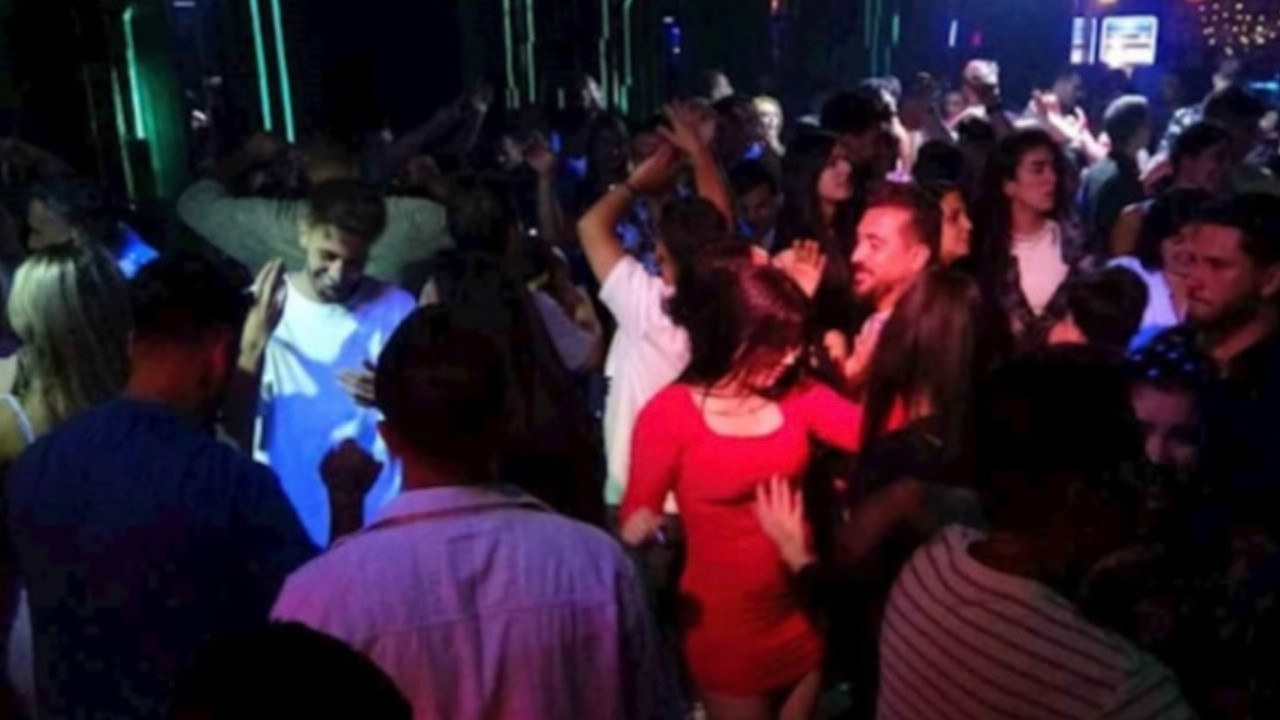 İranlı turistler Van'a akın etti! Esnafın yüzü gülüyor...