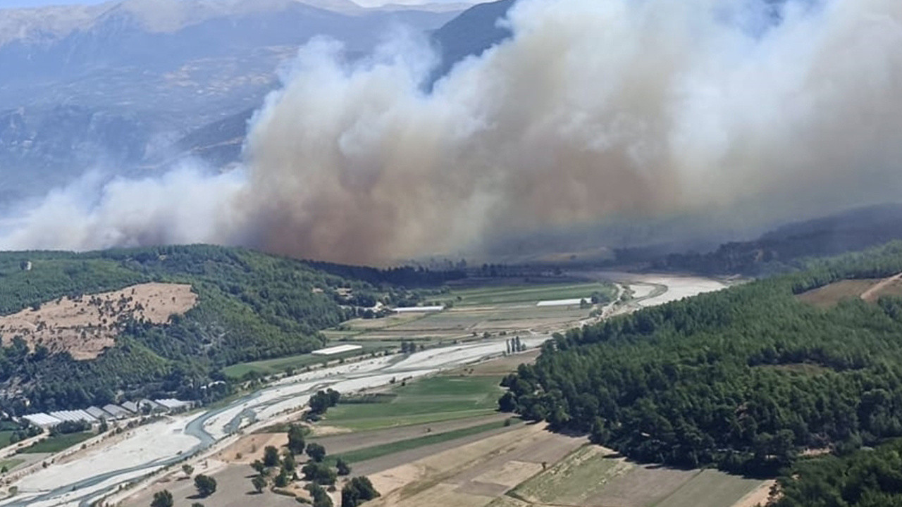 Muğla'da başlayan orman yangını Antalya'ya sıçradı!