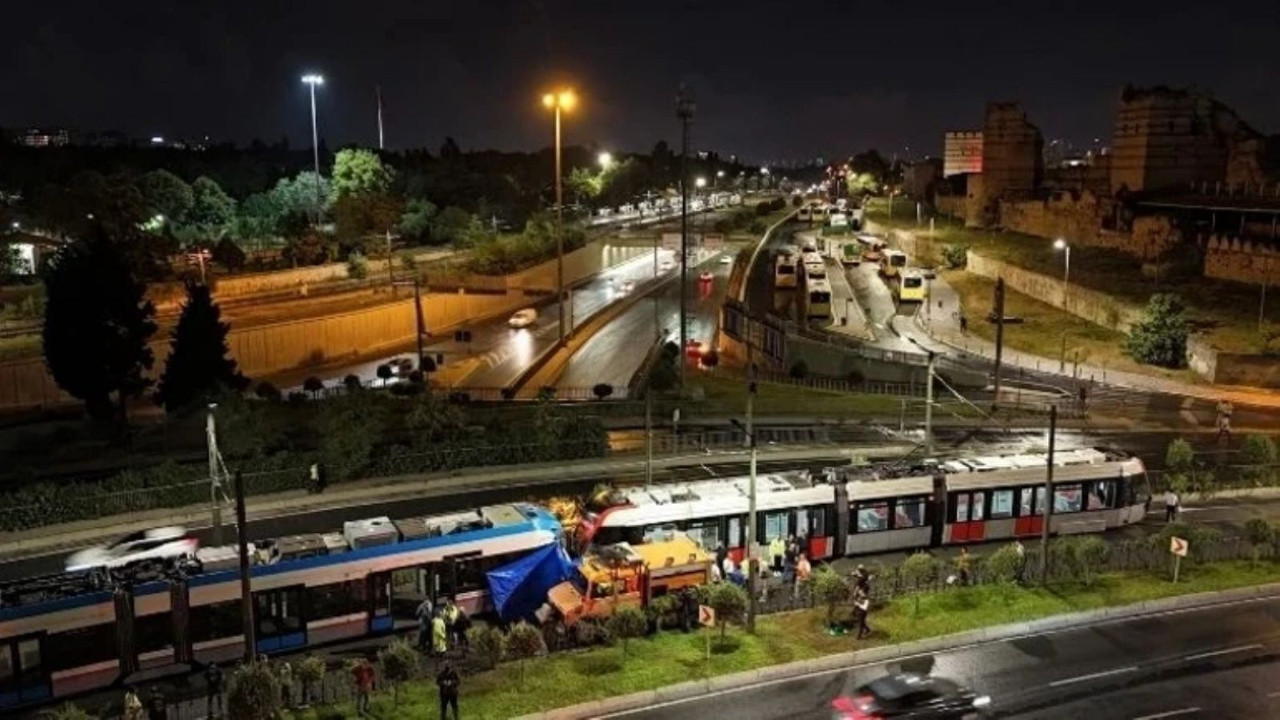 Zeytinburnu’nda iki tramvay çarpıştı! T1 tramvay kazasında kaç kişi yaralandı, seferler durdu mu?