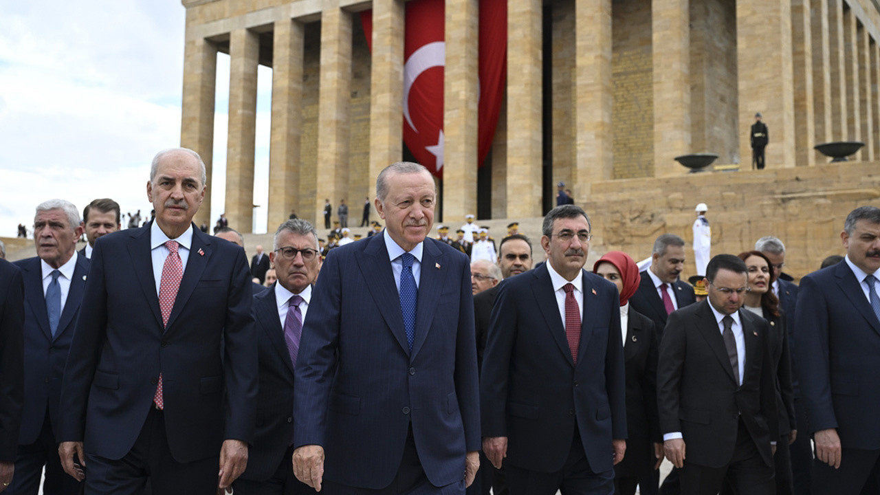 Cumhurbaşkanı Erdoğan başkanlığındaki devlet erkan…