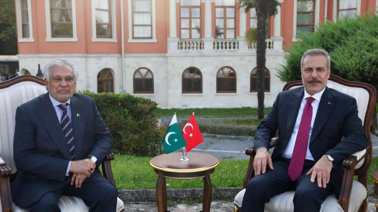 Hakan Fidan Pakistanlı mevkidaşı Ishaq Dar ile İstanbul’da görüştü
