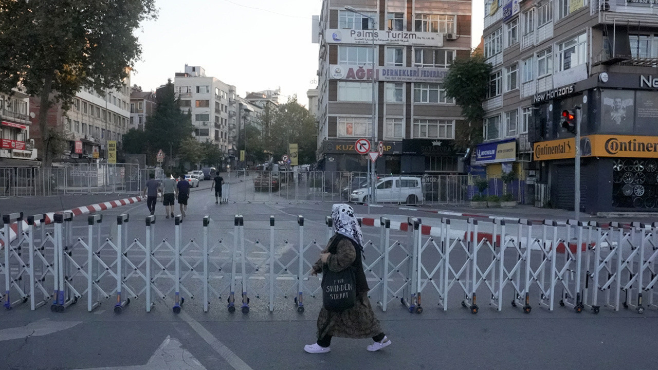 İstanbul'da Zafer Bayramı kutlamaları nedeniyle bazı yollar trafiğe kapatıldı