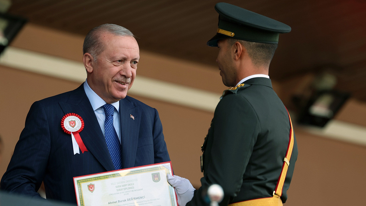 Harp okulu birincisi imam hatipten çıktı! Değirmenci'ye diplomasını Erdoğan verdi