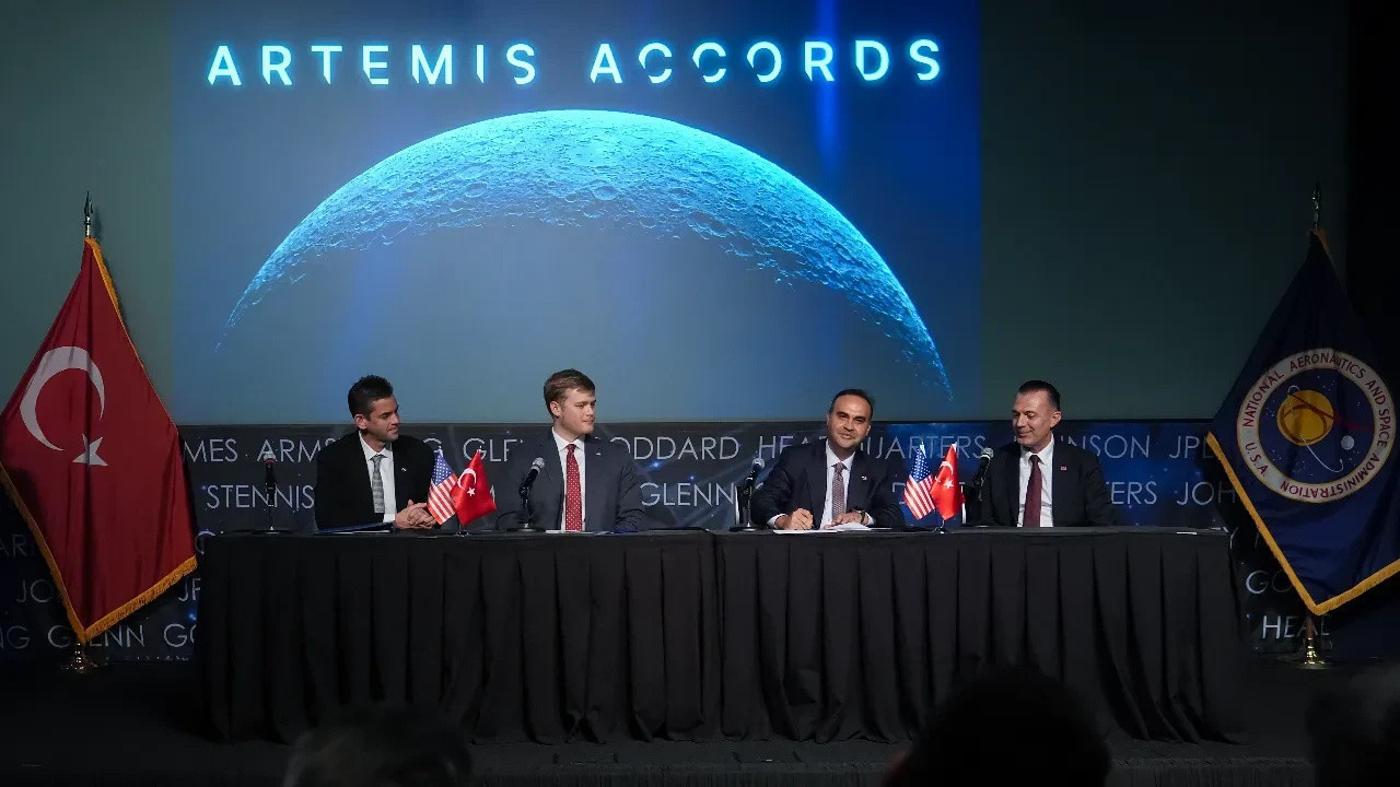 Bakan Kacır'dan heyecanlandıran açıklama: Türkiye 2027'nin ilk aylarında uzay aracını Ay'a gönderecek