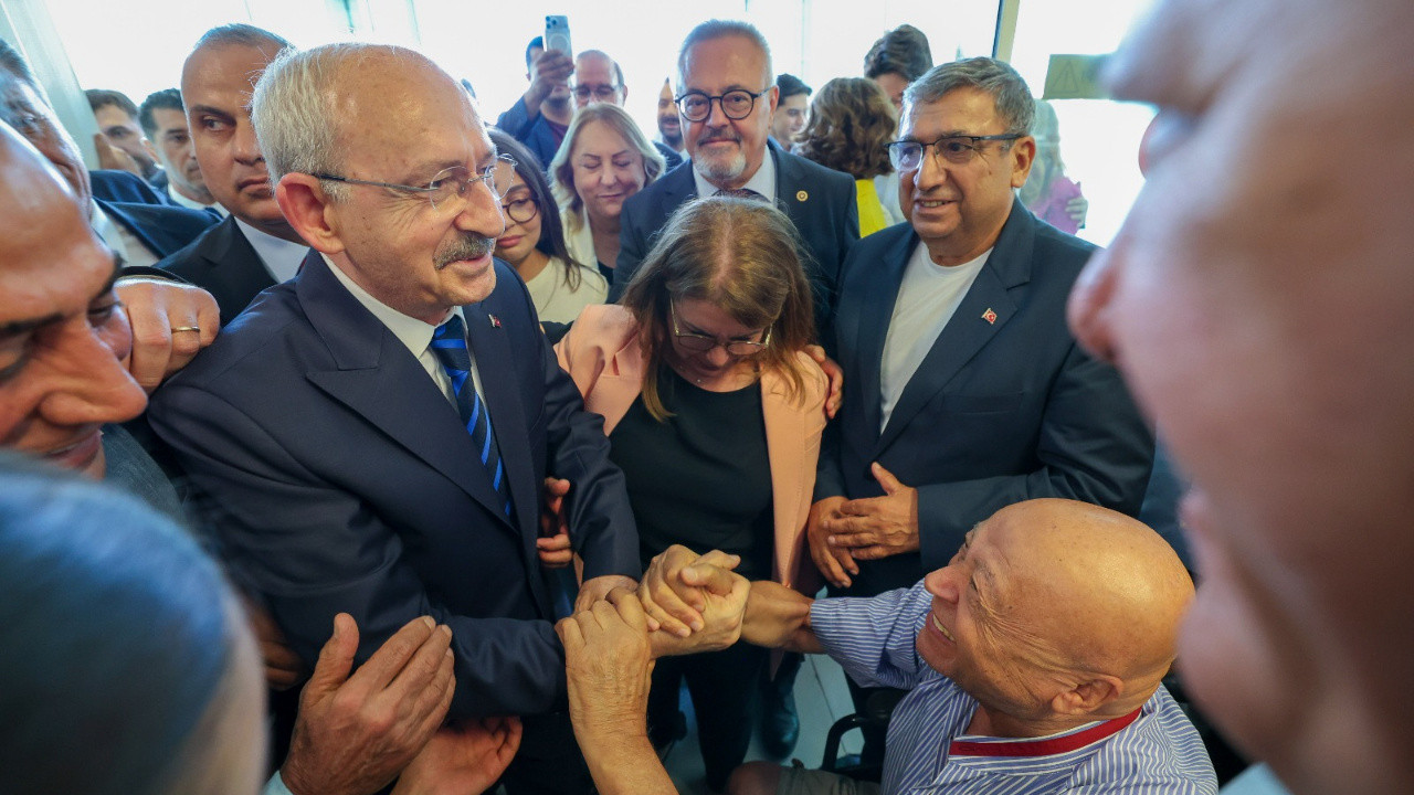 Cumhuriyet Halk Partisi Genel Başkanı Kemal Kılıçdaroğlu İzmir'de coşkuyla karşılandı