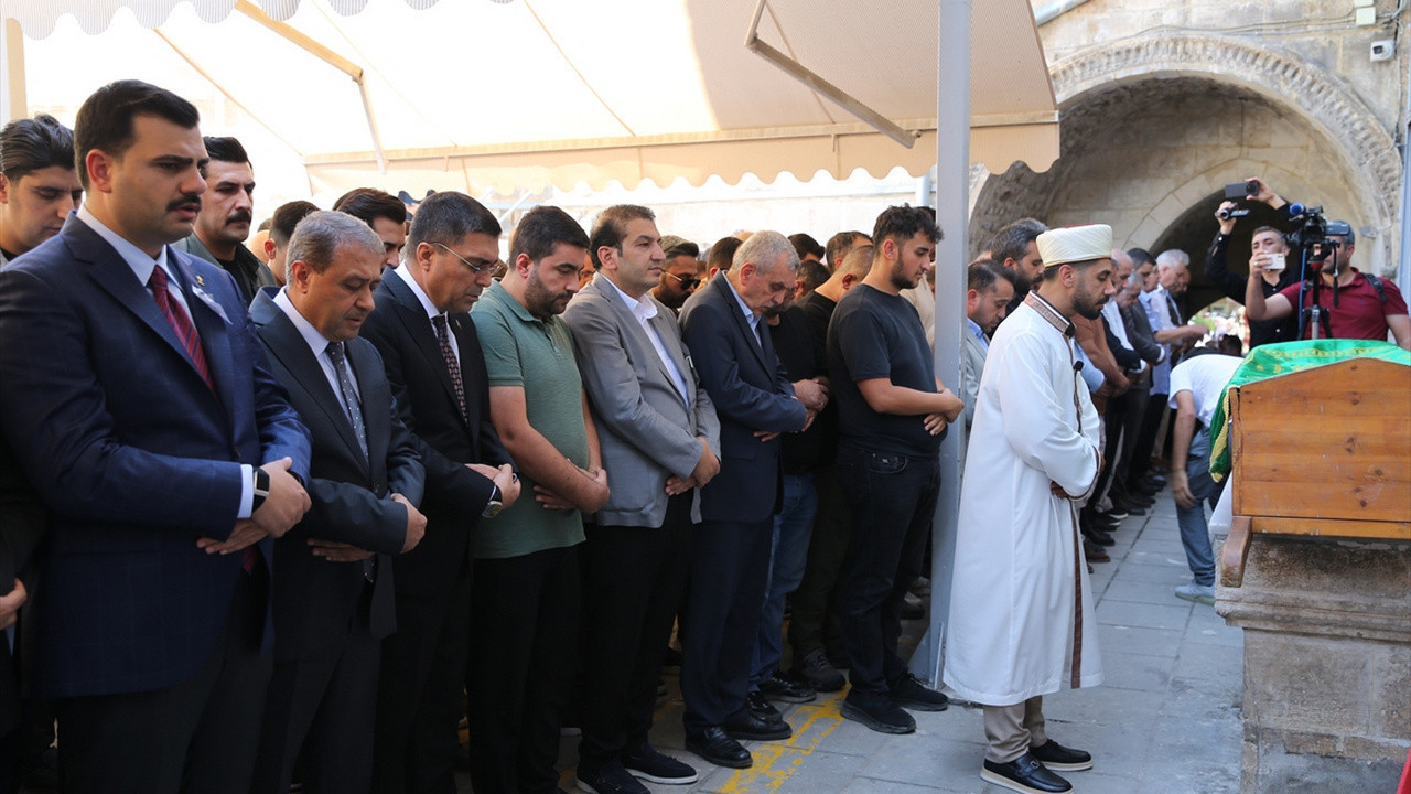 AK Parti Kadın Kolları MKYK Üyesi Çiftçi'nin naaşı Şanlıurfa'da defnedildi