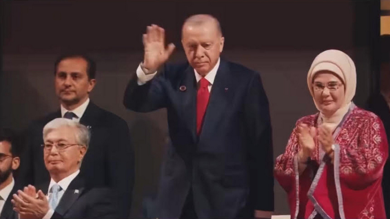 Cumhurbaşkanı Erdoğan ve eşi Emine Erdoğan'dan Kırgızistan programlarına ilişkin ortak video paylaşımı