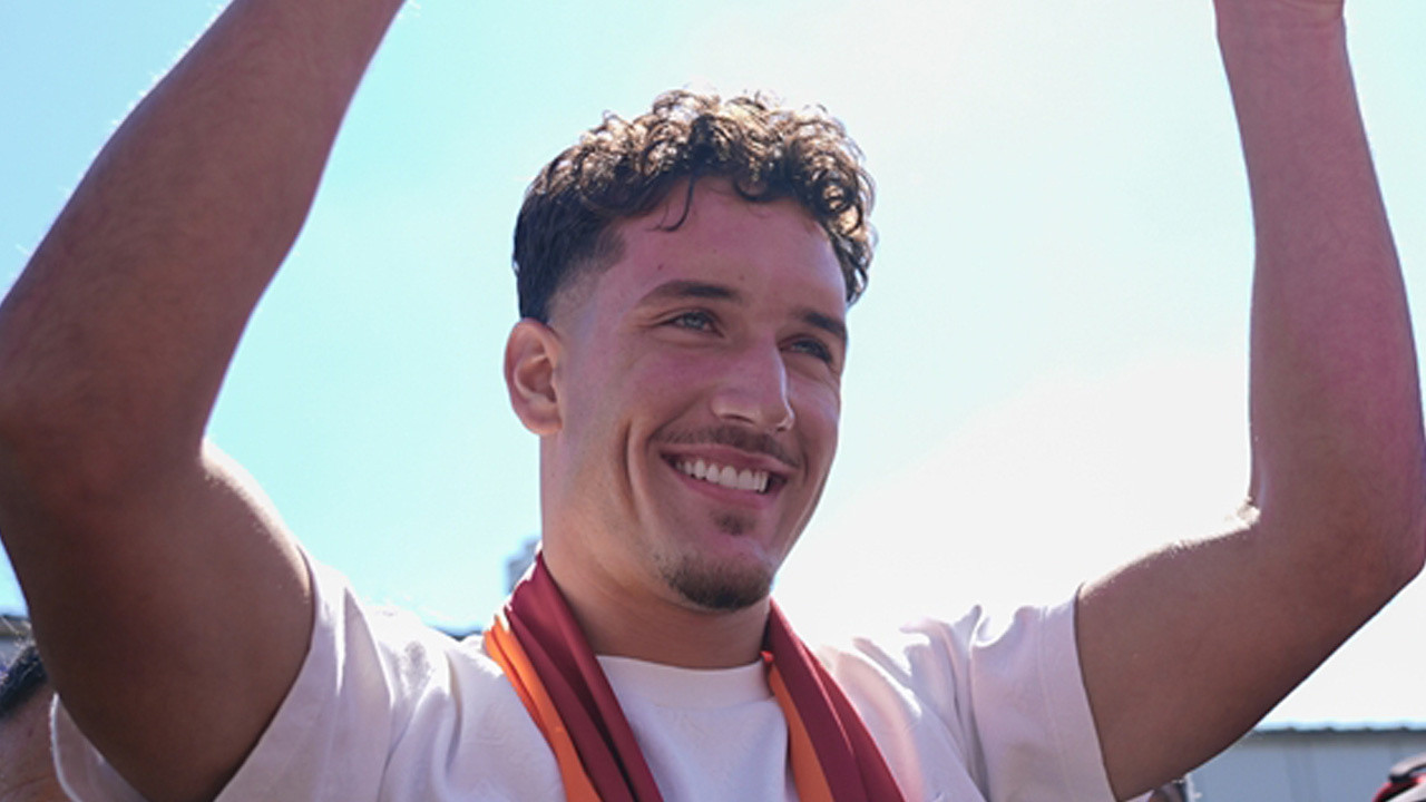 Galatasaray'da ilk antrenmana çıktı! Deniz Gül, Leao'yla aynı karede