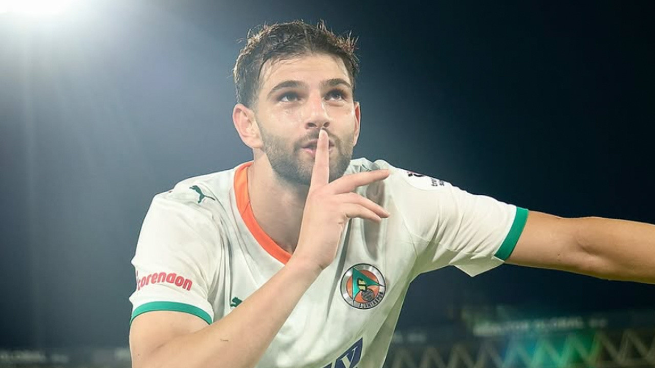 Beşiktaş, Corendon Alanyaspor'dan Ümit Akdağ'ı transfer etti