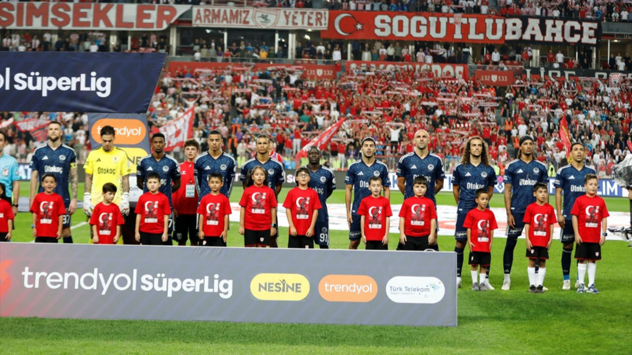 Fenerbahçe Şampiyonlar Ligi kadrosunu belirledi! UEFA listesinde kimler var, kimler yok?