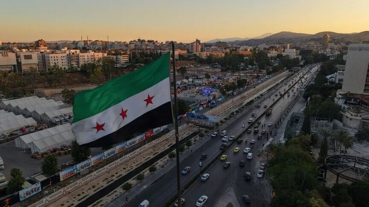 Suriye ordusu, Haseke'de YPG'nin ağır silahlarını teslim almaya başladı