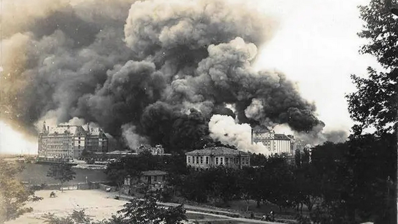 Haydarpaşa'da şehit olan yüzlerce asker Haydarpaşa 1917 Şehitleri Camii'nde anılıyor