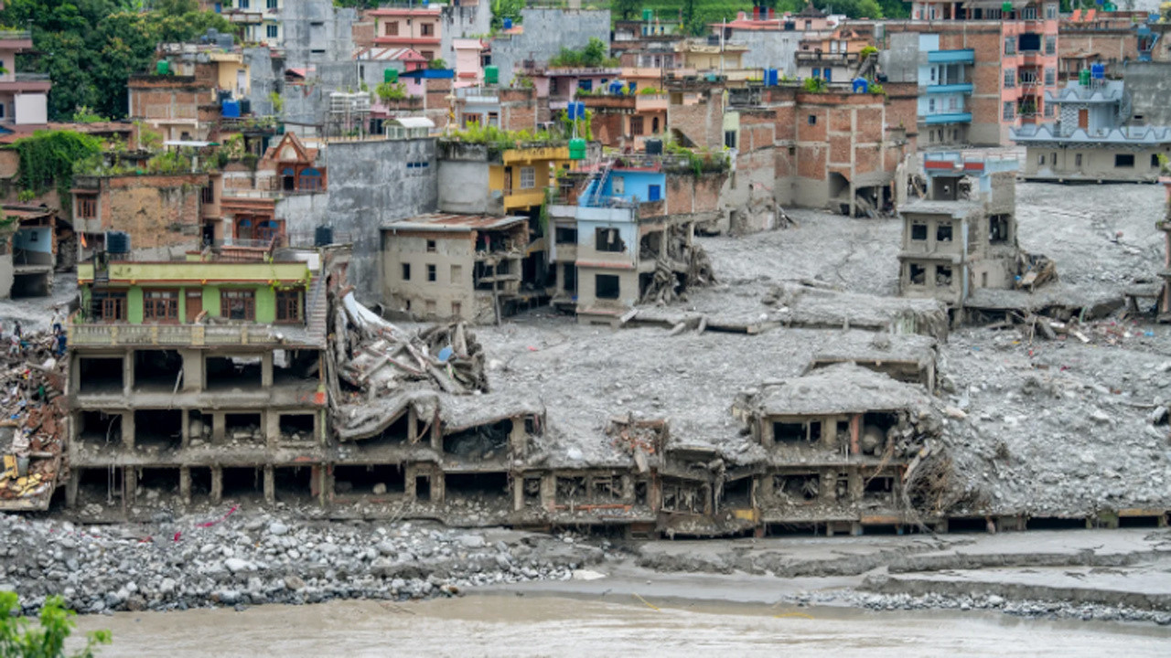 Nepal'deki selde hayatını kaybedenlerin sayısı 1342'ye çıktı
