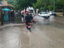 Adana'yı sağanak vurdu! 2 çocuk ve babaları kurtarıldı...