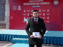 Azmiyle kekemeliği yenen genç sunucu oldu