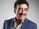Hakkı Bulut sahnede fenalaştı: Sedyeyle hastaneye kaldırıldı