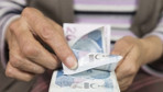 Emeklinin ayağı yerden kesildi uçuyor 7.500 lirayı cebe attı! Bayram gelmeden 8 bin lira daha cepte