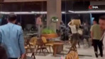 "Kız arkadaşıma baktın" kavgası! Sandalyeler havada uçuştu, ortalık savaş alanına döndü!