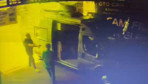 Kartal'da oto tamircide dehşet anları! Eski müşteri karavana silahla saldırdı
