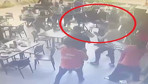 Dinlenme tesisinde garsona 'yemeğim gecikti' dayağı kameralarda!