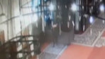 Fatih Camisi imamına bıçaklı saldırı anı güvenlik kamerasında