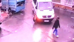 İstanbul'da kahreden görüntü! Servis aracının altında kalan çocuk öldü