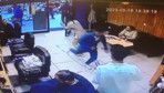 Şişli’de sevgilisiyle buluşan gence akraba dayağı kamerada: Berberde saldırıya uğradı