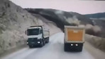 Erzincan'daki altın madeni faciasından yeni görüntüler! Kamyonlar son anda kurtulmuş
