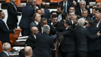 Meclis fena karıştı! Milletvekilleri birbirine girdi