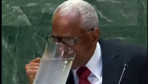 Haiti Devlet Başkanı Fils, BM Genel Kurulu'nda bardak yerine sürahiden su içti