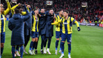 Fenerbahçeli futbolcular ve Mourinho Prog zaferini taraftarla böyle kutladı