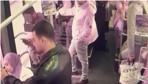 Fırlayan rögar kapağı metrobüsün kapısını kırdı! Yolcunun düşme anı çok korkunç
