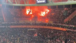 Fenerbahçe tribünlerindeki meşaleler derbiyi durdurdu