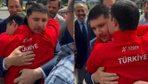 Ankara'daki fuara damga vuran anlar! Bir genç Hasan Doğan'a böyle sarıldı