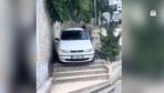 Eyupsultan'da sürücü otomobiliyle merdivenlerden böyle inmeye çalıştı