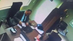 Rüşvet skandalı kameralara yansıdı! Evrak incelerken gizlice para saydılar
