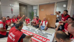 Karşıyaka Belediyesi işçileri, maaş alamadıkları gerekçesiyle eylem yaptı