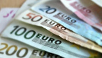 Euro resmen uçuyor! 50 liraya az kaldı