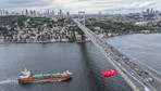 İstanbul'da 29 Ekim coşkusu! İstanbul Boğazı'ndaki köprüler Türk bayrakları ile donatıldı