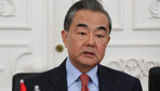 Çin Dışişleri Bakanı Vang'dan, yeni Japon hükümetine "ilk düğmeyi doğru ilikleme" mesajı