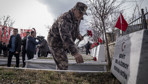 Erzurum'da 59 yıl önce yangında şehit olan 65 asker mezarları başında anıldı