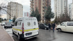 Eşiyle konuşmak için gittiği binada görevlinin karısını öldürdü