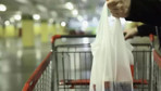 Ortalık karışacak iddia: Market poşetlerine rekor zam hamlesi!