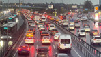 İstanbul'a yağmur yağdı trafik yine felç oldu