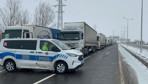 Yoğun kar yağışı var yol ulaşıma kapatıldı! Sürücüler dinlenme tesislerine yönlendiriliyor