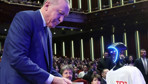 Cumhurbaşkanı Erdoğan'a kanal açılışı kumandasını robot getirdi