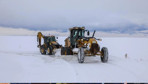 Van'da yoğun kar yağışı 283 yerleşim yeri ulaşıma kapandı