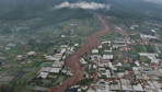 Endonezya'daki toprak kaymasında yaşamını yitirenlerin sayısı 34'e çıktı