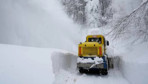 Van ve Hakkari'de kar ulaşımı aksattı