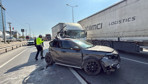 Kocaeli'de otomobil ile kamyonet çarpıştı: 2 kişi yaralandı